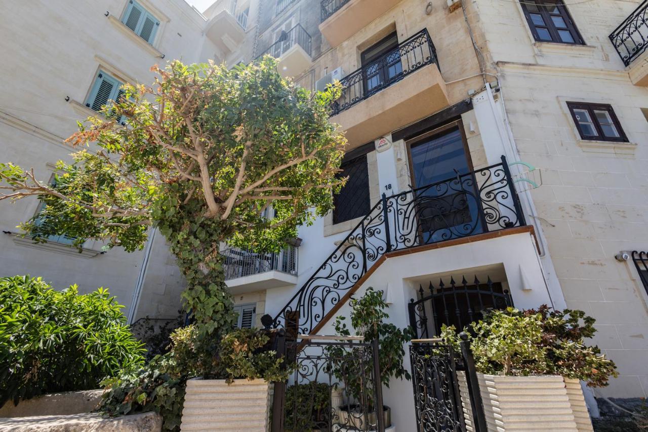 בירגו Blue Eye - Waterfront Home In A Scenic Location מראה חיצוני תמונה